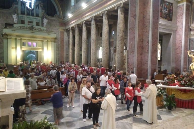 La navata della Cattedrale durante la comunione
