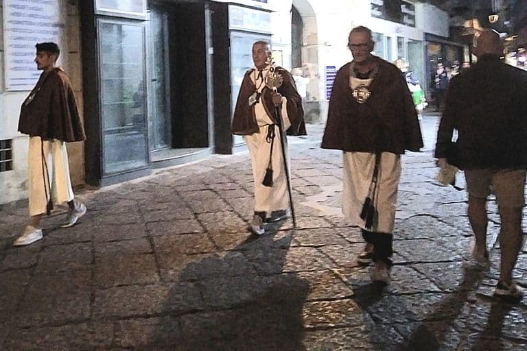 In processione per le vie del centro